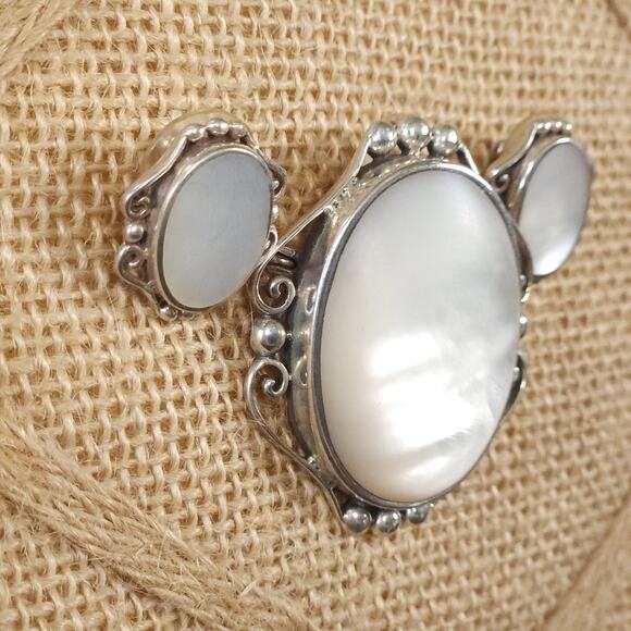 Elegant Vintage Mother-of-Pearl Jewelry Set, Silver Brooch & Matching Earrings - Picture 10 of 10